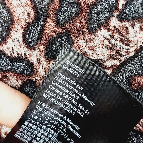 H&M Leopard Print 3/4 Sleeve V-Neck Blouse P589 - Picture 8 of 9